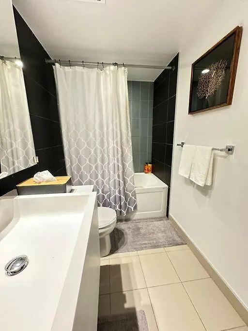 One Bed And Den Upscale Comfort Condo With Parking Toronto Apartment