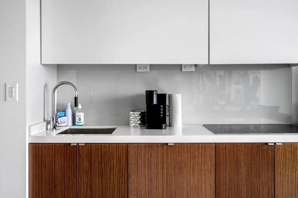 One Bed And Den Upscale Comfort Condo With Parking Toronto Canada