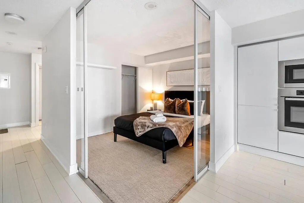 One Bed And Den Upscale Comfort Condo With Parking Toronto Apartment