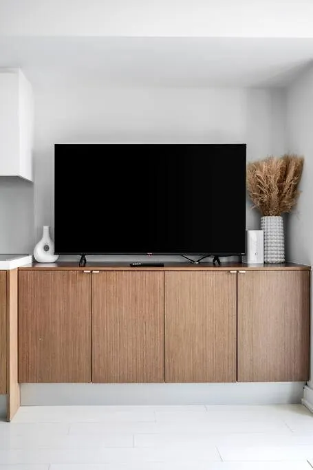 One Bed And Den Upscale Comfort Condo With Parking Toronto Apartment