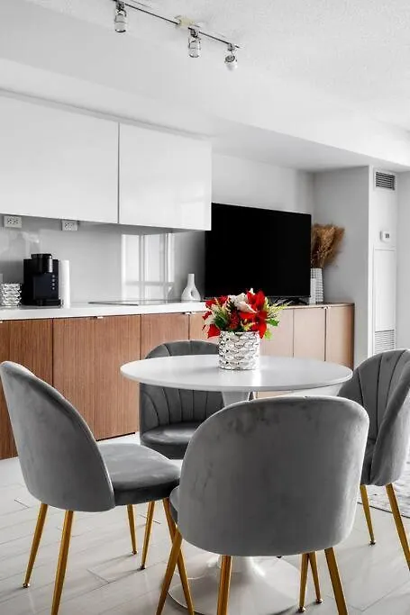 One Bed And Den Upscale Comfort Condo With Parking Toronto 0*,  Canada